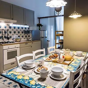 Bed & Breakfast La Casa Napoletana - Ls, Naples